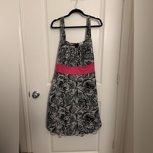 Maurices Black and White Lace Dress with Pink waist, black tinsel for body Sz 24